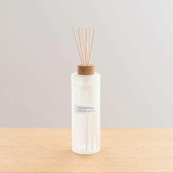The Edited Life Wellness Eucalyptus Diffuser Refill 400ml 2 The Edited Life Wellness Eucalyptus Diffuser Refill 400ml - Image 2